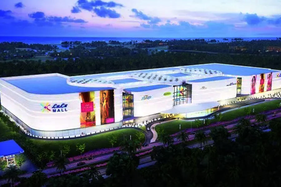 আরবের ওই বহুজাতিক সংস্থার নাম লুলু গ্রুপ ইন্টারন্যাশনাল। ভারতে ইতিমধ্যেই দু’টি শপিং মল তৈরি করে ফেলেছে এই সংস্থা। এর মধ্যে একটি যোগী আদিত্যনাথের রাজ্য উত্তরপ্রদেশের লখনউয়ে, অন্যটি কেরলের কোচি শহরে। দু’টিই যথাক্রমে দেশের দ্বিতীয় এবং তৃতীয় বৃহত্তম মল।