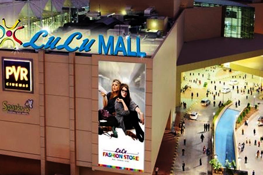 তার পর থেকে পৃথিবীর ২৩টি দেশে ২৪০টি হাইপারমার্কেট খুলেছে ইউসুফের সংস্থা লুলু ইন্টারন্যাশনাল। ২০০০ সাল থেকে সংস্থাটির যাত্রা শুরু। ইউসুফকে তাঁর সাফল্যের জন্য ভারত সরকার পদ্মশ্রী দিয়েছিল ২০০৮ সালে। তখন অবশ্য দেশে কংগ্রেস সরকার।