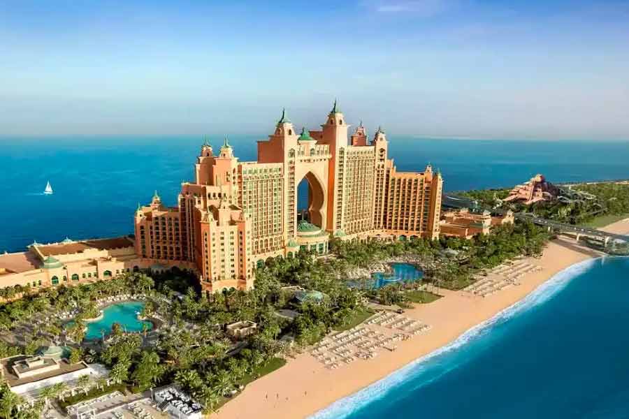 বস্তুত, সাত মাস আগেই ছোট ছেলে অনন্তের জন্য একটি বাড়ি কিনেছিলেন মুকেশ। যার দাম শুনলে চোখ কপালে উঠবে! ৮০ মিলিয়ন ডলার দামে কিনেছিলেন সেই সম্পত্তি। ভারতীয় মুদ্রায় অঙ্কটা প্রায় ৬৬৪ কোটি টাকা। 