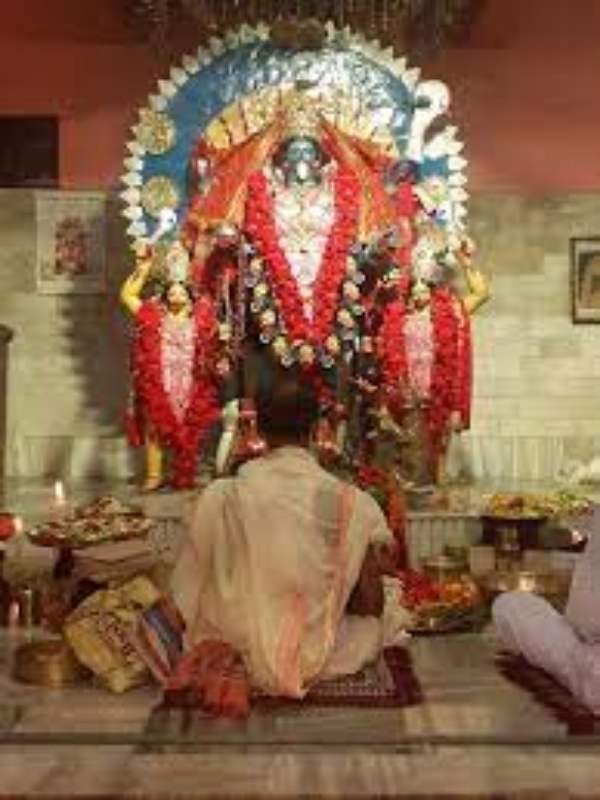 তবে বদলেছে সময়। এক দিনে জলভরা শ্রীমতি নদীর জলও ধীরে ধীরে শুকিয়ে গেল। সময়ের সঙ্গে শ্রীমতি নদীর পাড় সংলগ্ন এলাকা পরিণত হয় জঙ্গলে। দিনে দিনে কমেছে লোকের আনাগোনা। 