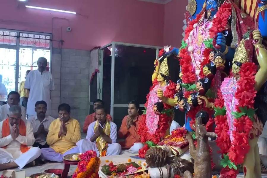 পরবর্তীকালে ব্রিটিশ আমলে, ১৯৩২ সালে এই জায়গার দারোগা হয়ে আসেন অন্য সম্প্রদায়ের এক ব্যাক্তি। শোনা যায় ডাকাত দমনের জন্য তিনিও নাকি শরণাপন্ন হন মা কালীর।