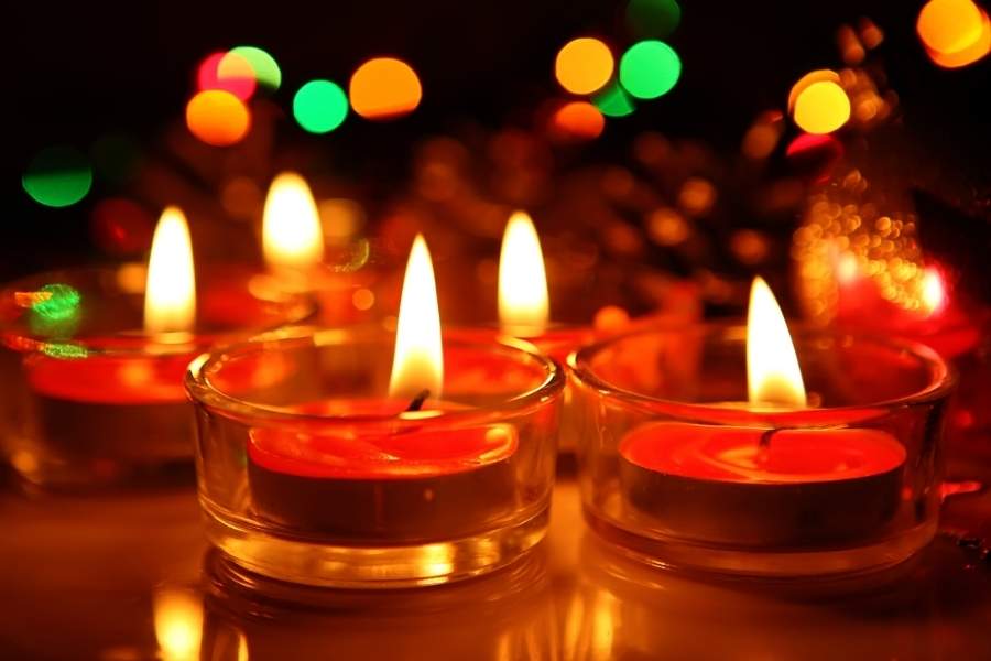 পরিবারে শনির দশা চললে বাড়িতে সর্ষের তেল দিয়ে প্রদীপ জ্বালানোও বিশেষ উপকারী। 