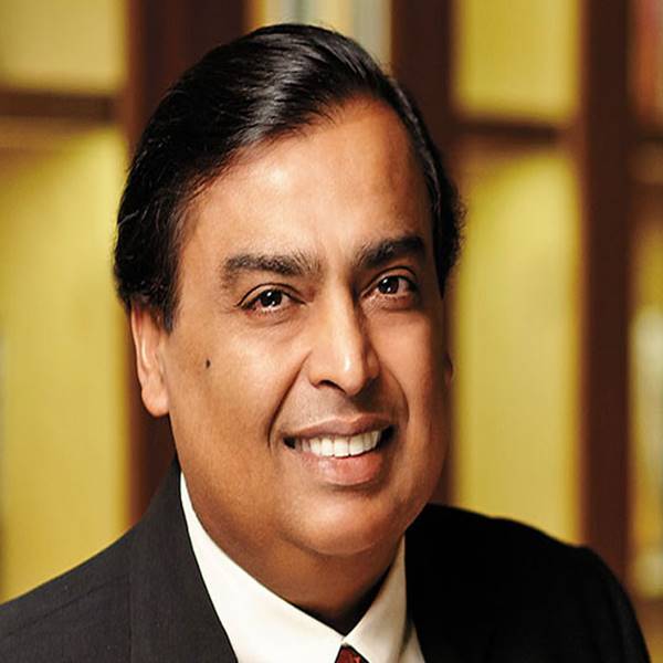 দেশের বাইরে যেতে হলে অনেক সময়ই নিজের ব্যক্তিগত বিমানে সফর করেন অম্বানী। 