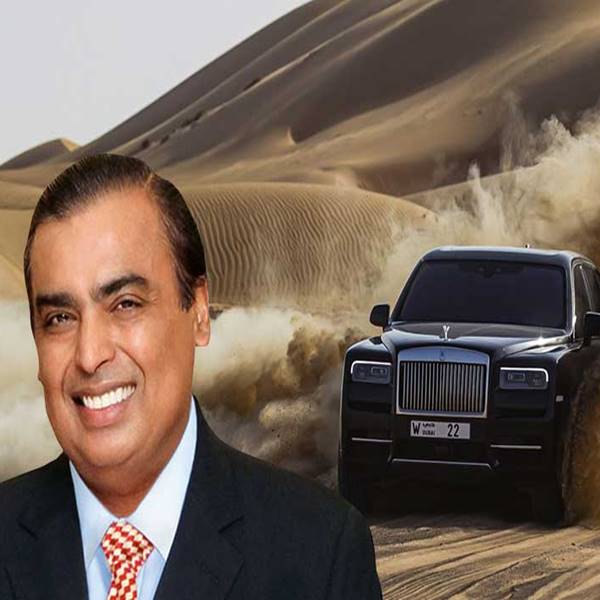 বাড়ির প্রতি যেমন টান রয়েছে অম্বানীর। তেমনই গাড়ির প্রতিও তাঁর প্রেম রয়েছে। মুকেশের ঘরে রয়েছে একাধিক বিলাসবহুল গাড়ি। যার মধ্যে অন্যতম ‘বেন্টলি’, ‘রোলস রয়েস’, ‘মার্সিডিজ বেঞ্জ’ সংস্থার গাড়ি। 