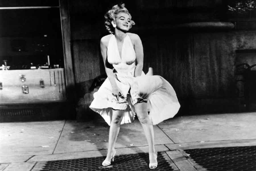 এমন লাস্যময়ী অভিনেত্রীকে নিয়ে গোটা বিশ্বে ধারাবাহিক ভাবে চর্চা হয়ে এসেছে।