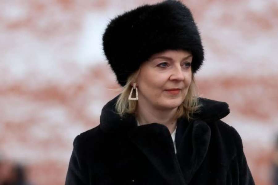 ২— লিজ়ের স্বল্পমেয়াদি প্রধানমন্ত্রিত্বে দু’জন মন্ত্রী ইস্তফা দেন। অর্থমন্ত্রী কোয়াসি কোয়ারতেঙ্গ এবং স্বরাষ্ট্রমন্ত্রী সুয়েলা ব্রেভারম্যান।