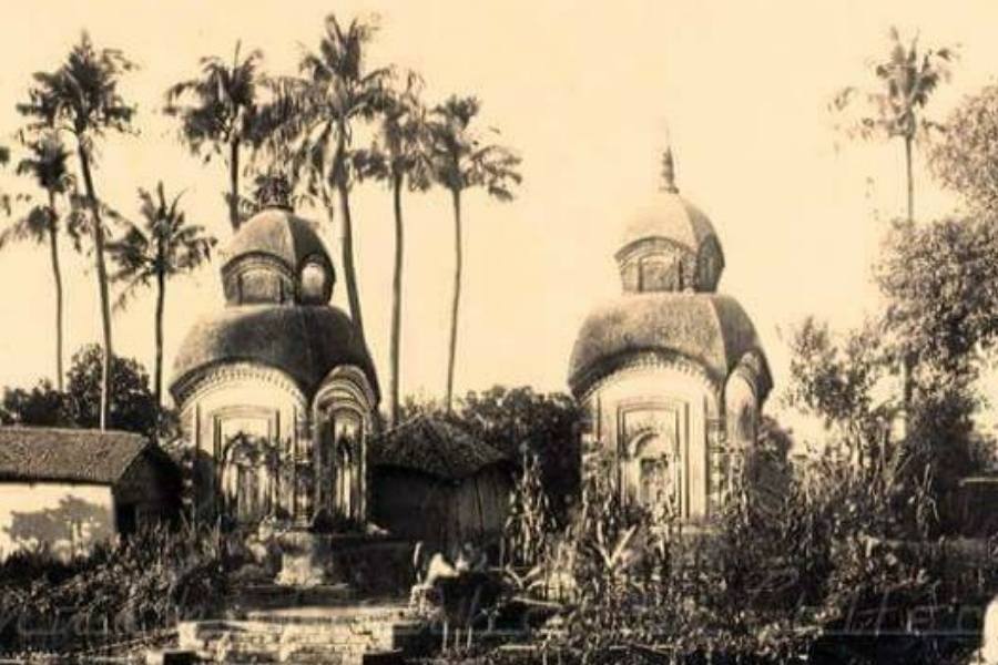 শোনা যায়, জয়দত্ত নামে এক সওদাগর বাণিজ্য করতে বেরিয়ে চণ্ডীপুরে এসে বিশ্রাম নেওয়ার জন্য নোঙর করেন। তখন তারাপীঠ পরিচিত ছিল চণ্ডীপুর নামে। 