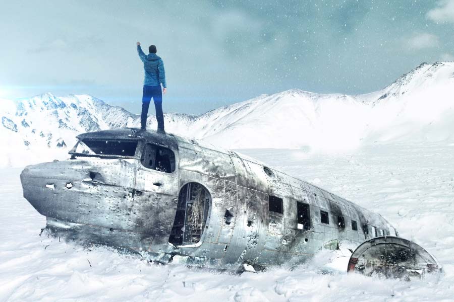 উড়ানের সময় আন্দিজ পর্বতের বুকে আছড়ে পড়ে যাত্রিবাহী ওই বিমান। মনে করা হয়, তুষারে ঢাকা আন্দিজ পর্বতমালার উপর দিয়ে উড়ে যাওয়ার সময় ঘন কুয়াশার কারণে এই  দুর্ঘটনা ঘটেছিল।