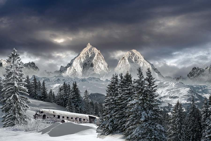 বরাতজোরে বেঁচে যান ৩৩ জন। তবে তাঁদের মধ্যে কয়েক জনের ভাগ্য বেশি দিন সহায় হয়নি।