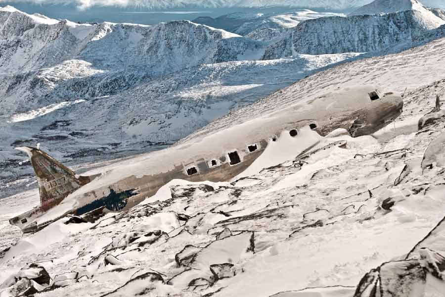 আন্দিজ পর্বতের তাপমাত্রা হিমাঙ্কের ১০ ডিগ্রি নীচে। শীতের পোশাক গায়ে থাকলেও সেই পোশাক ভেদ করে ঠান্ডা বিমানযাত্রীদের শরীর ছুঁতে শুরু করে।