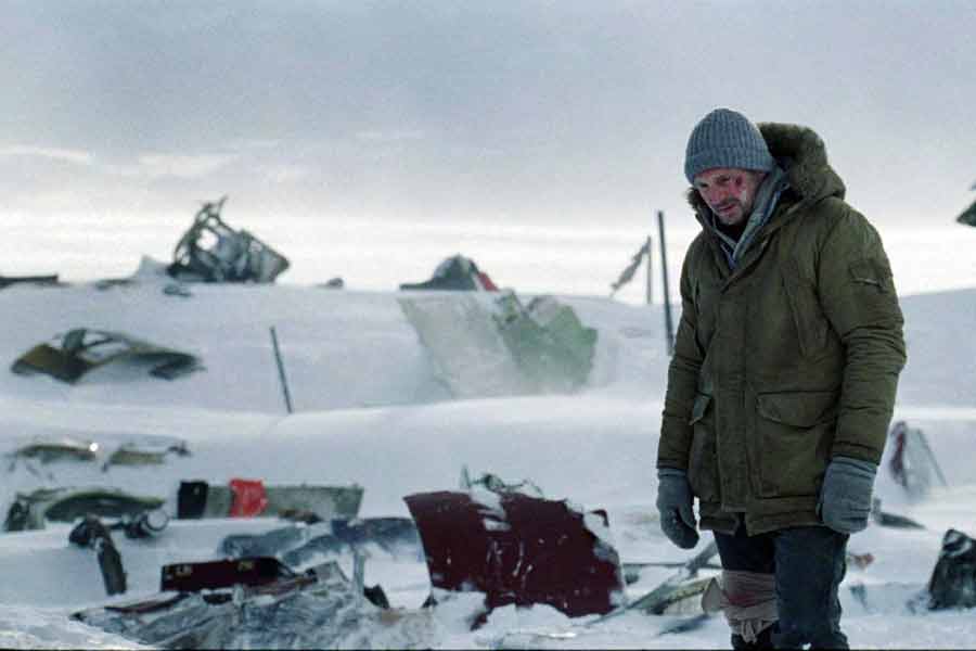 বেঁচে যে বাড়ি ফিরবেন, সেই আশাও ধীরে ধীরে ত্যাগ করতে শুরু করেন ওই ক’জন। কে আগে মারা যাবে! সকলের মধ্যে কাজ করছিল সেই ভয়ও। কারণ, সকলেই জানতেন, যিনিই মারা যাবেন, তাঁর দেহ বন্ধুদের ক্ষুধা নিবারণের কাজে লাগানো হতে পারে।