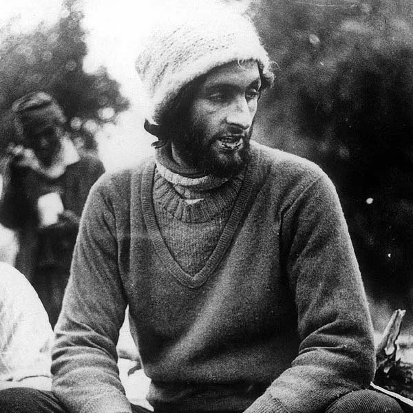 চলতি বছরে সেই ঘটনার ৫০ বছর পূর্ণ হল। আন্দিজ থেকে বেঁচে ফিরে আসার পর নিজেদের প্রাণ বাঁচানোর গল্প বহু জায়গায় অনেক বারই শুনিয়েছেন ওই বিমানযাত্রীরা।