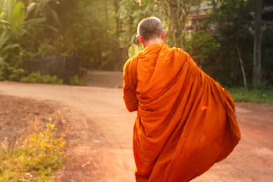 ধৃত মহিলার পরিচয়পত্র ঘেঁটে পুলিশ জানতে পেরেছে, তাঁর নাম দোলমা লামা। 