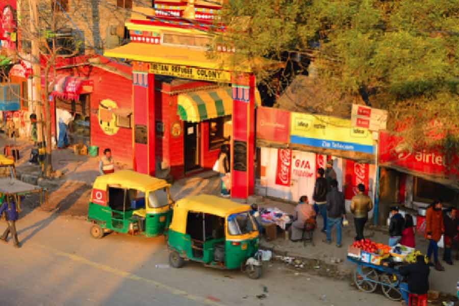 দিল্লি বিশ্ববিদ্যালয়ের কাছে মজনু কা টিলা এলাকায় তিব্বতিদের উদ্বাস্তু কলোনি রয়েছে। ওই এলাকায় ভিড় জমান পর্যটকরাও। ওই এলাকাতেই সম্প্রতি থাকতে শুরু করেন ওই মহিলা। এমনটাই দাবি পুলিশের। 