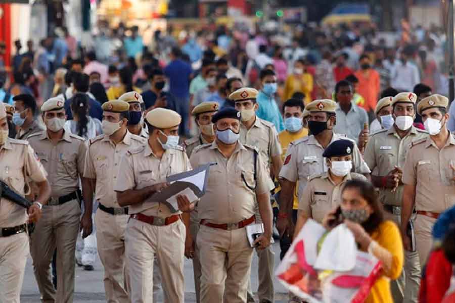 ভারতে কি চরবৃত্তির জন্যই এসেছিলেন ওই মহিলা? কেনই বা সাধু সেজে নিজেকে নেপালের বাসিন্দা বলে দাবি করলেন তিনি? ঠিক কী উদ্দেশ্যে? এই ঘটনার তদন্ত শুরু করেছে দিল্লি পুলিশের স্পেশাল সেল। 