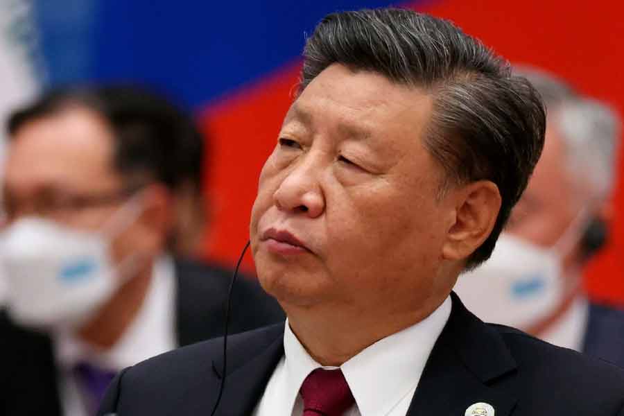 নিজেদের শক্তি সম্পর্কে জাহির করতেই এই ভিডিয়ো শি জিনপিং তুলে ধরেন বলে মনে করা হচ্ছে। যার জেরে নয়াদিল্লির সঙ্গে বেজিংয়ের সম্পর্কের তিক্ততা আরও বাড়তে পারে বলে মনে করছেন কূটনীতিকদের একাংশ। এই প্রেক্ষাপটে সাধুর বেশে ভারতে চিনা মহিলার বিরুদ্ধে চরবৃত্তির যে অভিযোগ উঠল, তাতে এই পর্বে নয়া মাত্রা যোগ করল।