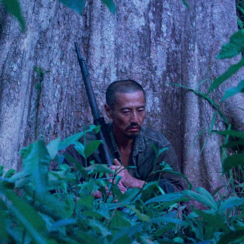 রোগাপাতলা চেহারার ২২ বছরের হিরুর সঙ্গী বলতে ছিল একটি রাইফেল এবং তরোয়াল। গেরিলা যুদ্ধে সিদ্ধহস্ত হিরু সেনার উর্দিতে সেই তরোয়ালে নিয়মিত শান দিতেন। শত্রুকে খতম করতে রাইফেলটিকেও বাগিয়ে রাখতেন।