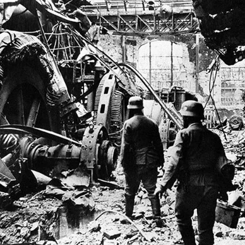 ১৯৫০ সালে ফিলিপিনো সেনার হাতে আত্মসমর্পণ করেন হিরুর সঙ্গী। অভিযোগ, রাজনৈতিক গোষ্ঠীত্যাগী ভেবে বাকি দু’জনকে যথাক্রমে ’৫৪ এবং ’৭২ সালে গুলি করে মারে ফিলিপিনো পুলিশ।