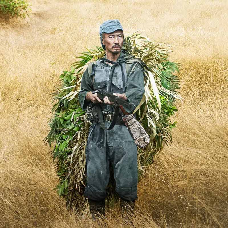 বাস্তব এবং পর্দা, দুয়েতেই নায়কের ভূমিকা নিলেও সেনার শিক্ষা আজীবন মনে রেখেছিলেন হিরু। তিনি বলেন, ‘‘আমি সৌভাগ্যবান যে কম বয়সে কর্তব্যপালনে নিজেকে নিয়োজিত করতে পেরেছি।’’ প্রায় তিন দশক ধরে জঙ্গলে থাকাকালীন কী চিন্তাভাবনা চলত তাঁর মনে? হিরুর নির্লিপ্ত জবাব, ‘‘কিছুই না। শুধু মাত্র নিজের কর্তব্য পালন করার কথাই ভাবতাম।’’