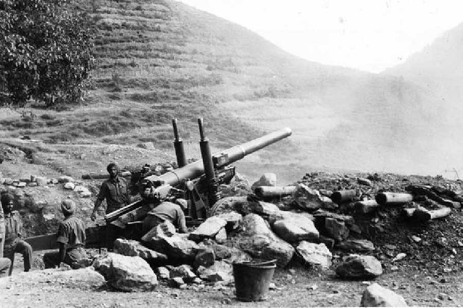 জুলাইয়ের শেষপর্বে নেহরু সরকারের সবুজ সঙ্কেত পেয়ে ‘ফরওয়ার্ড পলিসি’ গ্রহণ করে সেনা। যার সাঙ্কেতিক নাম ছিল ‘অপারেশন লেগহর্ন’। চিনা আগ্রাসনের সম্ভাবনার আঁচ পেলেই গুলি চালানোর ছাড়পত্র দেওয়া হয় সীমান্তে মোতায়েন সেনানীদের। 