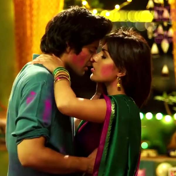 আবার অনেক ক্ষেত্রে নায়ক-নায়িকা হয়তো একটু কাছাকাছি আসেন। কিন্তু চুম্বন করেন না। তখন ক্যামেরাকেই এ দিক ও দিক ঘুরিয়ে-বেঁকিয়ে ছবি তোলা হয়। বিভিন্ন অ্যাঙ্গেলে দৃশ্যগুলি ধরে রাখা হয়। বাকিটা করেন সম্পাদক।