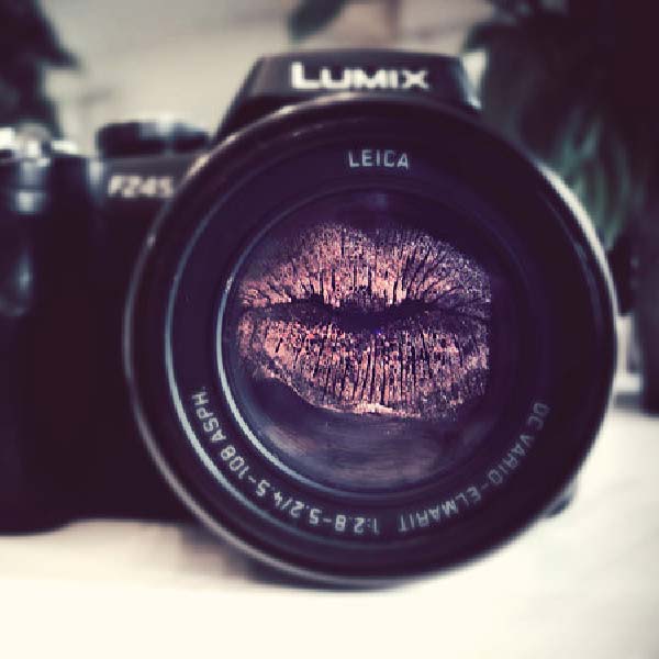 অনেক সময় অভিনেতা-অভিনেত্রী রাজি না হলে নেওয়া হয় অন্য পন্থা। কাছাকাছি আসেন তাঁরা। সে সময় ক্যামেরা দূরে কোথাও এমন একটা জায়গায় রাখা হয়, যেখানে অভিনেতা-অভিনেত্রীর ঠোঁট দেখা যায় না। মাথার পিছন থেকে দেখে মনে হয় ঘনিষ্ঠ হয়ে চুম্বন করছেন তাঁরা।