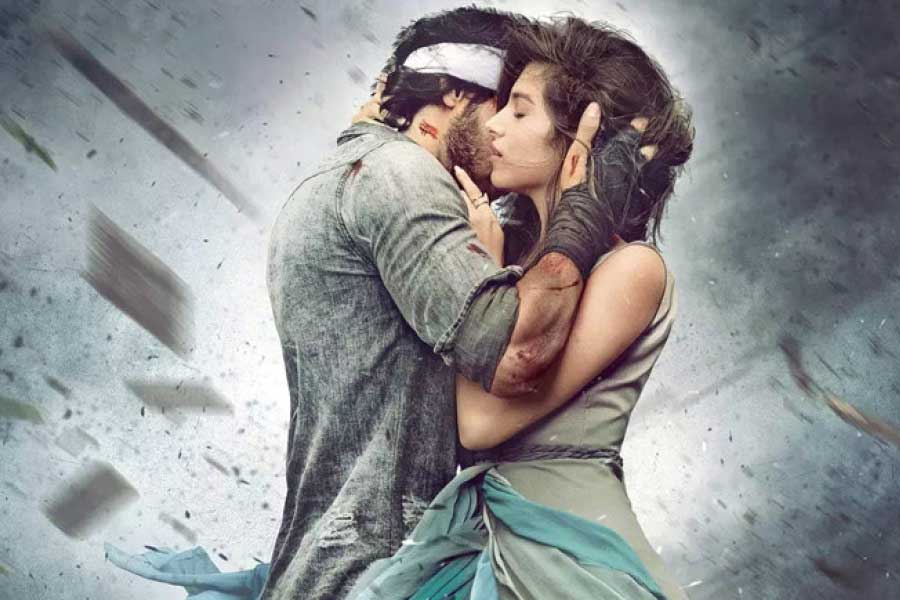 বেশির ভাগ ক্ষেত্রে চুম্বনের দৃশ্যে মহড়া দিয়ে নেন অভিনেতারা। যাতে শুটিংয়ের সময় কোনও জড়তা ধরা না পড়ে। 