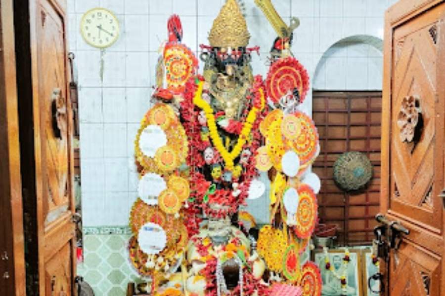 আদ্যাশক্তি হিসাবে পূজিতা দেবী কালীর জনপ্রিয় এই রূপ মাতৃ আরাধনার এক জাগ্রত নিদর্শন।