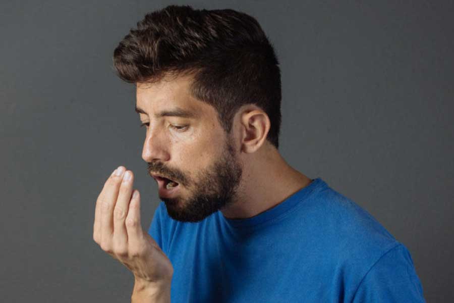 নায়ক বা নায়িকা— এক জনের মুখেও যদি দুর্গন্ধ থাকে, তাহলে শুটিং বাতিল করা হয় আমেরিকায়। ব্রিটেন বা অস্ট্রেলিয়ায় অবশ্য ততটা কঠোর নীতি নেই।