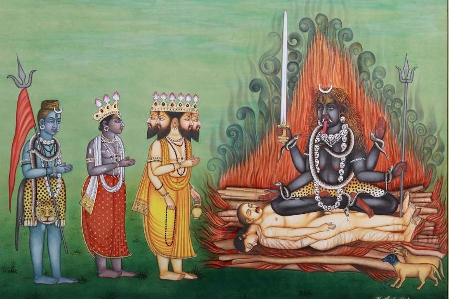 ব্রহ্মবৈবর্ত্ত পুরাণ মতে শ্রীকৃষ্ণ প্রথম বৃন্দাবনে দেবী কালীর উপাসনা করেন। পরে মধু ও কৈটভ নামক অসুরদের হাত থেকে রক্ষা পেতে স্বয়ং ব্রহ্মা আরাধনা করেন দেবীর। এবং তৃতীয় উপাসক রূপে দেবীর উপাসনা করেন দেবরাজ ইন্দ্র। 