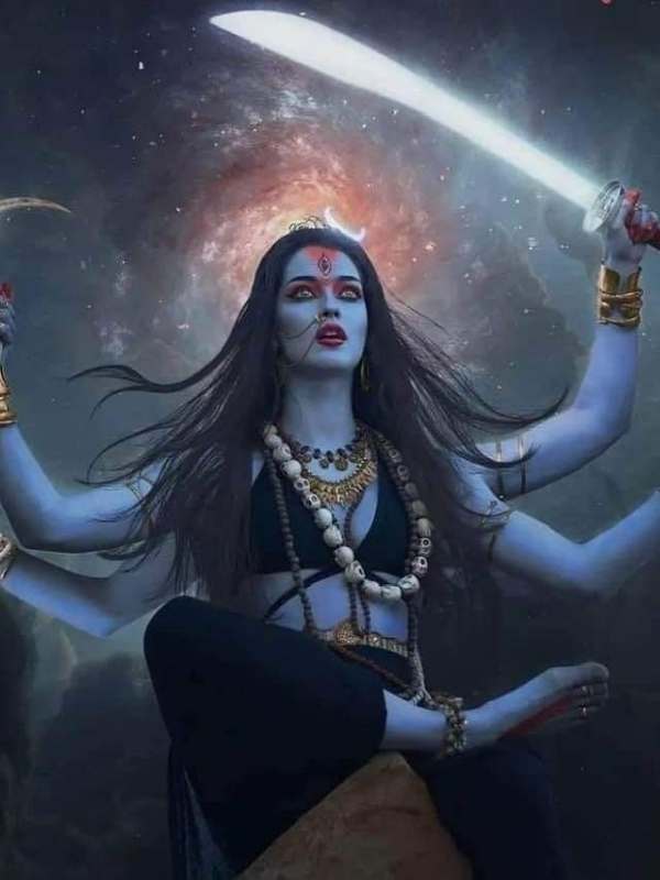 আয়ারল্যান্ডের কৃষ্ণবর্ণা দেবীর নাম ‘কোলিয়েক’। আবার স্কটল্যান্ডকে বলা হত ‘ক্যালিডোনিয়া’ বা ‘কালী প্রদত্ত ভূ-খণ্ড। আমরা যেমন রোগ ব্যাধি থেকে মুক্তির জন্য পুজো করি রক্ষা কালীর, তেমনি আয়ারল্যান্ডে  পুজো করা হয় এই কোলিয়েকের। উপচারের পাশাপাশি মিল রয়েছে নামেও তাই তাঁকে ইওরোপের কালী বললে খুব একটা ভুল হবে না। 