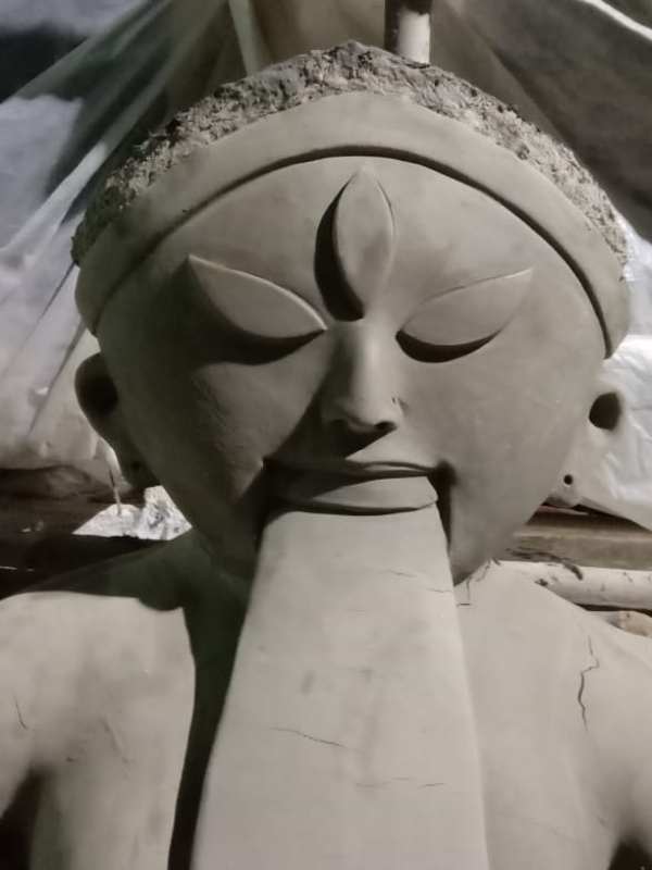 তবে মূর্তির রূপে খুব পরিবর্তন হবে না বলেই জানা যাচ্ছে। তা হয়েছে কালী ঘাটের মূর্তির আদলেই। 