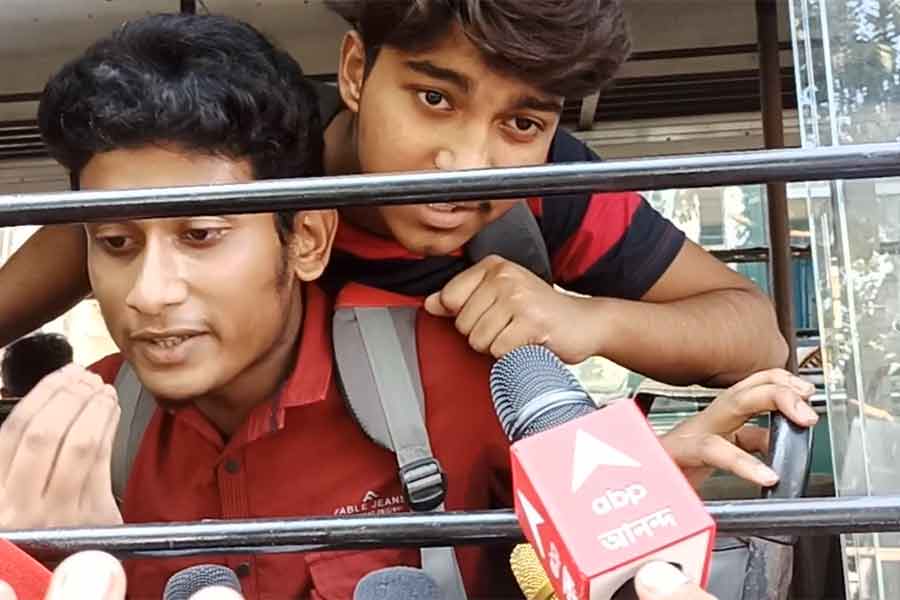 টেট আন্দোলনে না থেকেও করুণাময়ীতে আটক ২ পড়ুয়া