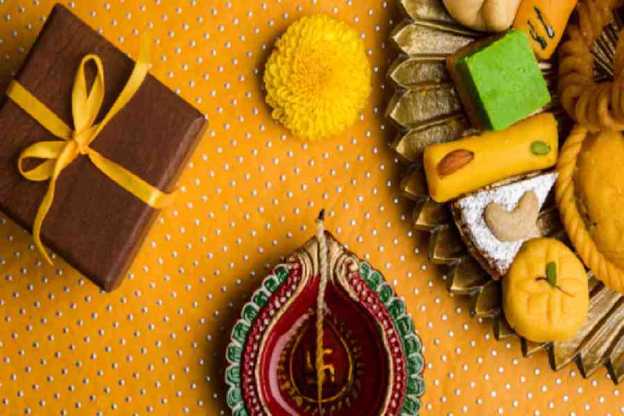 পকেটের ভার তেমন না বা়ড়িয়ে, কী ভাবে উপহার দেওয়া যায়, সে দিকে নজর দেওয়াও জরুরি। 