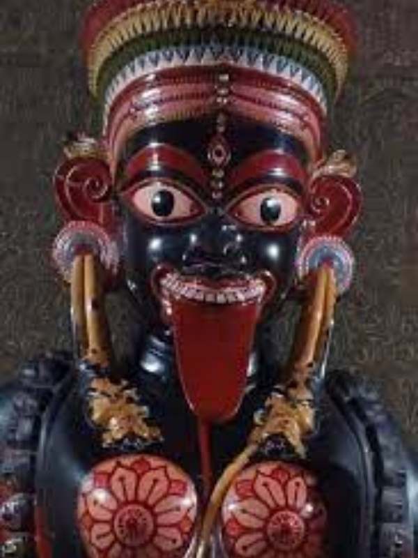 বীরভূম নলহাটির আকালিপুরের গুহ্যকালিকা মন্দির। এই এলাকাটি মহারাজ নন্দকুমারের জন্মস্থান বলেই পরিচিত। প্রচলিত ধারণা অনুযায়ী, এই গুহ্যকালী মন্দির প্রতিষ্ঠা করেছিলেন স্বয়ং মহারাজ নন্দকুমার।