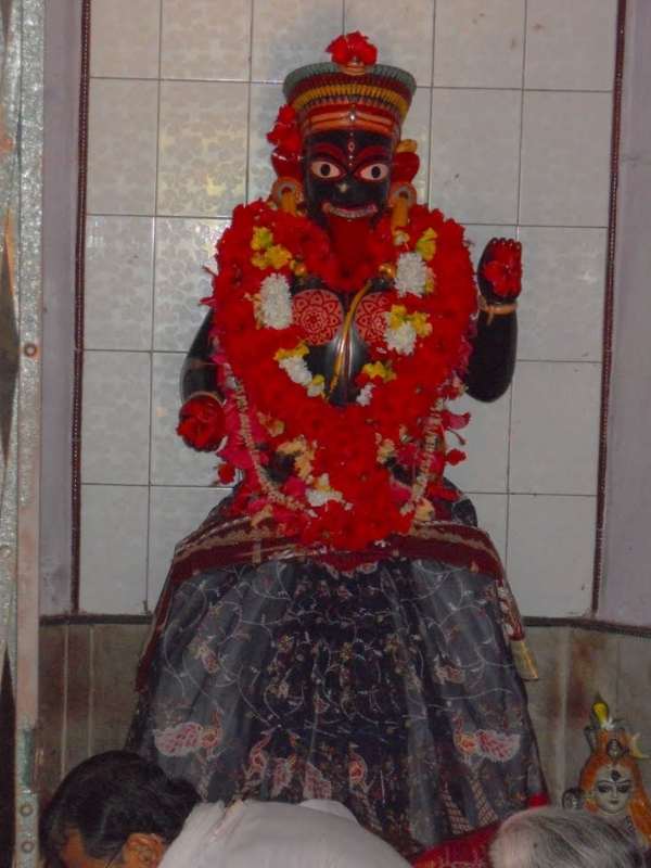 পরবর্তী সময়ে নন্দকুমার মহারাজ পদে আসীন হওয়ার পরে ফের স্বপ্নাদেশ পান। সেই স্বপ্নাদেশেই আকালিপুরের গুহ্যকালিকা মন্দির স্থাপন করেন নন্দকুমার।