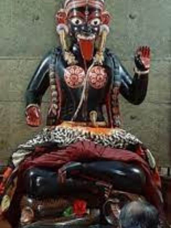  দেবীর এই মন্দিরটি ইটের তৈরি আটকোণা এবং দক্ষিণমুখী। মন্দিরের গর্ভগৃহের চারদিকে প্রদক্ষিণ করার পথ আছে।