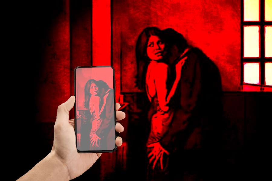 সংবাদ সংস্থা সূত্রে খবর, ভুবনেশ্বরে অর্চনার ৩ কোটি টাকার প্রাসাদোপম বাংলো রয়েছে। এ ছাড়াও রয়েছেন ফার্ম হাউস। 