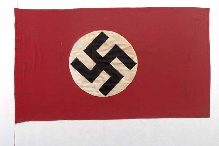 মার্ক এবং অ্যালিসের সঙ্গ দিতেন ওই দলের সদস্য গ্যারি জ্যাক এবং কনর স্কটহার্ন। এরা সকলেই নব্য নাৎসি মতবাদকে সমর্থন করতেন।