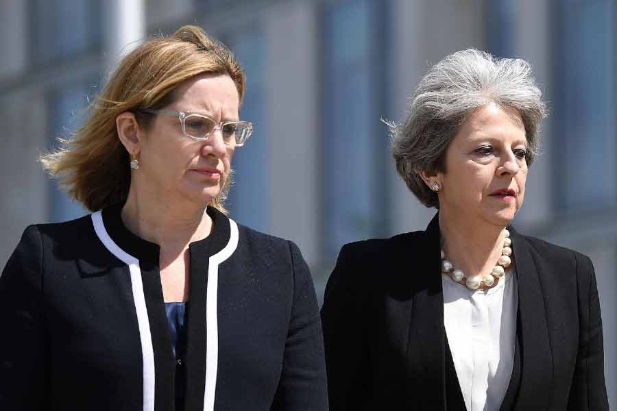 কিন্তু ২০১৬ সালে ব্রিটেনের তৎকালীন গৃহমন্ত্রী অ্যাম্বার রুড কট্টর দক্ষিণপন্থী এই দলের উপর নিষেধাজ্ঞা জারি করে দেন।