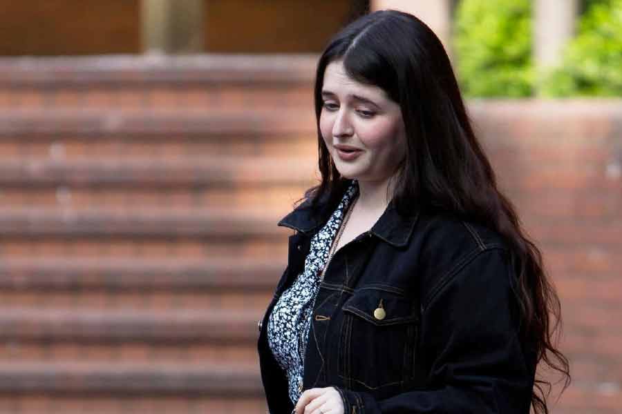 অ্যাম্বারের মতে এই দলের সদস্যরা সমকামী-বিরোধী, ইহুদি-বিদ্বেষী এবং বর্ণবিদ্বেষী।