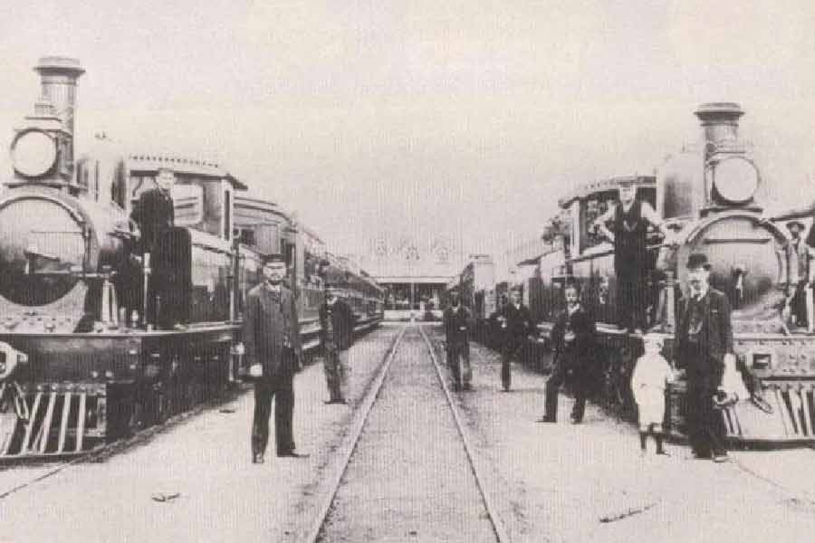 কাজ করার সময়ই দুর্ঘটনায় জেমসের দু'টি পা অকেজো হয়ে যায়। যার ফলে তিনি বাড়ির কাজটুকুও ঠিক মতো করতে পারতেন না।