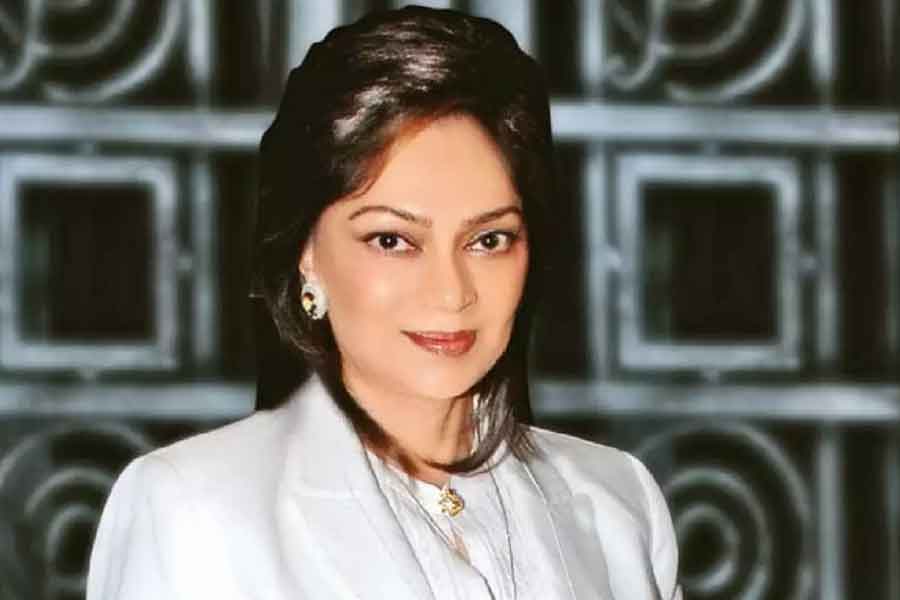 নায়িকা মানেই তাঁকে ঘিরে একাধিক সম্পর্ক ডানা মেলবে। বলিপাড়ার অভিনেত্রী সিমি গারেওয়ালের ক্ষেত্রেও তার ব্যতিক্রম ঘটেনি। ষাটের দশকে বলিউডে পা রেখেছিলেন তিনি। একের পর এক ছবিতে তাঁর উজ্জ্বল উপস্থিতি নজর কেড়েছে।  ছবির দুনিয়ায় তাঁর সাফল্যের চড়াই-উতরাই ঘিরে যেমন চর্চা চলেছে, তেমনই তাঁর ব্যক্তিজীবন নিয়েও তুফান উঠেছিল আরব সাগরের তীরে। 