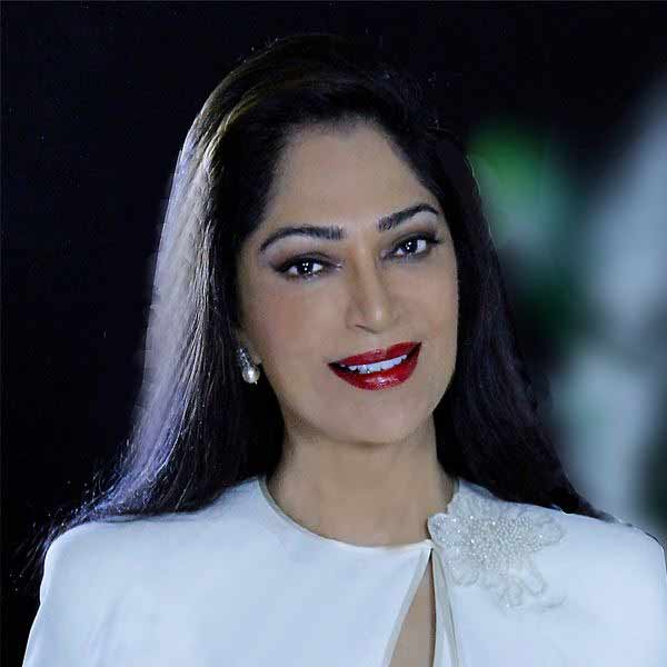 একাধিক খ্যাতনামীর সঙ্গে সম্পর্কে জড়িয়েছিলেন সিমি। জানমগরের মহারাজা থেকে শিল্পপতি রতন টাটা— সিমির প্রেমকাহিনি ঝড় তুলেছিল সিনে দুনিয়ায়। 