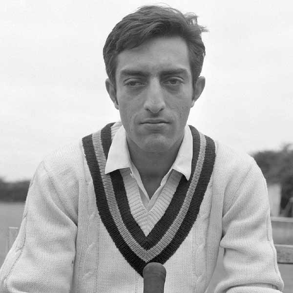 দেশের প্রাক্তন ক্রিকেটার মনসুর আলি খান পটৌডির প্রেমেও পড়েছিলেন সিমি। শোনা যায়, তাঁরা নাকি একে অপরের প্রেমে মত্ত ছিলেন একসময়। সব সময় তাঁদের জুটিতে দু’টিতে দেখা যেত। সকলেই সে সময় ভেবেছিলেন, তাঁদের চার হাত এক হওয়া শুধু সময়ের অপেক্ষা।