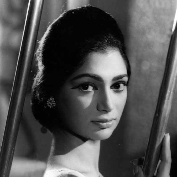 বিয়ে প্রসঙ্গে সিমি বলেছিলেন, ‘‘২৭ বছর বয়সে বিয়ে হয় আমার। মাত্র তিন মাসের আলাপে বিয়ের সিদ্ধান্ত নিয়েছিলাম।’’