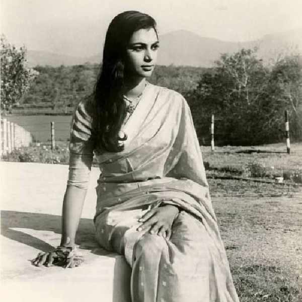  ‘মেরা নাম জোকার’, ‘কর্জ’ , ‘চলতে চলতে’-এর মতো একাধিক জনপ্রিয় ছবিতে অভিনয় করে দর্শকমহলে সাড়া ফেলে দিয়েছিলেন সিমি। 