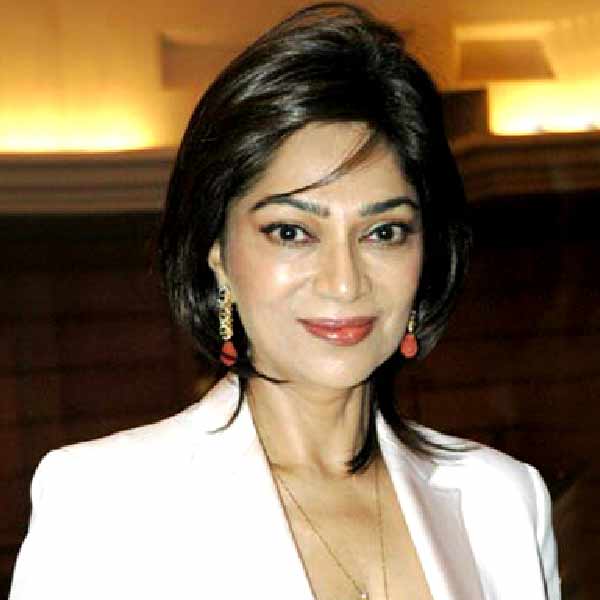  অভিনয়ের পাশাপাশি সাদা রঙের পোশাক পরিহিতা সিমির শো  ‘রদেভুঁ উইথ সিমি গারেওয়াল’ তুমুল জনপ্রিয়তা পেয়েছিল। যেখানে সিমির কাছে মন খুলে নিজেদের নানা কথা তুলে ধরতেন খ্যাতনামীরা। তবে তাঁর প্রেমকাহিনি এখনও ভুলতে পারেননি তাঁর ভক্তরা।