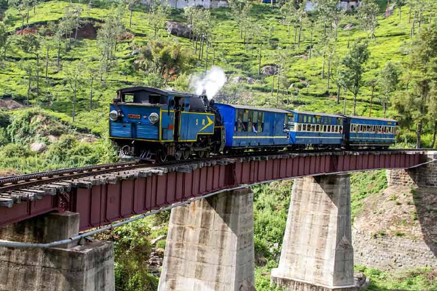 কোন ট্রেন সর্বাধিক দ্রুতগামী, উদ্বোধনের অপেক্ষায় থাকা নতুন কোন ট্রেন গতিতে টেক্কা দেবে পূর্বসূরিকে, তা নিয়ে নানা আলোচনা চলতে থাকে। থাকে কৌতূহলও।