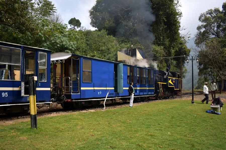 সিমলার টয় ট্রেনের মতোই দেখতে এই ট্রেন চলে সে রাজ্যের মেট্টুপালায়ম থেকে উটি পর্যন্ত। ট্রেনটির নাম নীলগিরি প্যাসেঞ্জার।